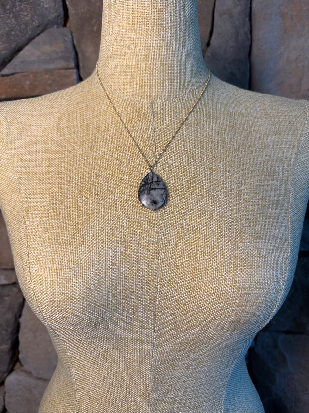 New🌟Anthropologie-Gray Teardrop Stone Pendant Necklace